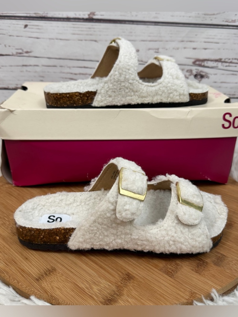 SO Girls Cream Sherpa Double-Buckle Slide Sandals with Gold Hardware Size 2 NIB